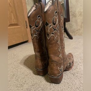 Size nine coral women pointed toe boots.